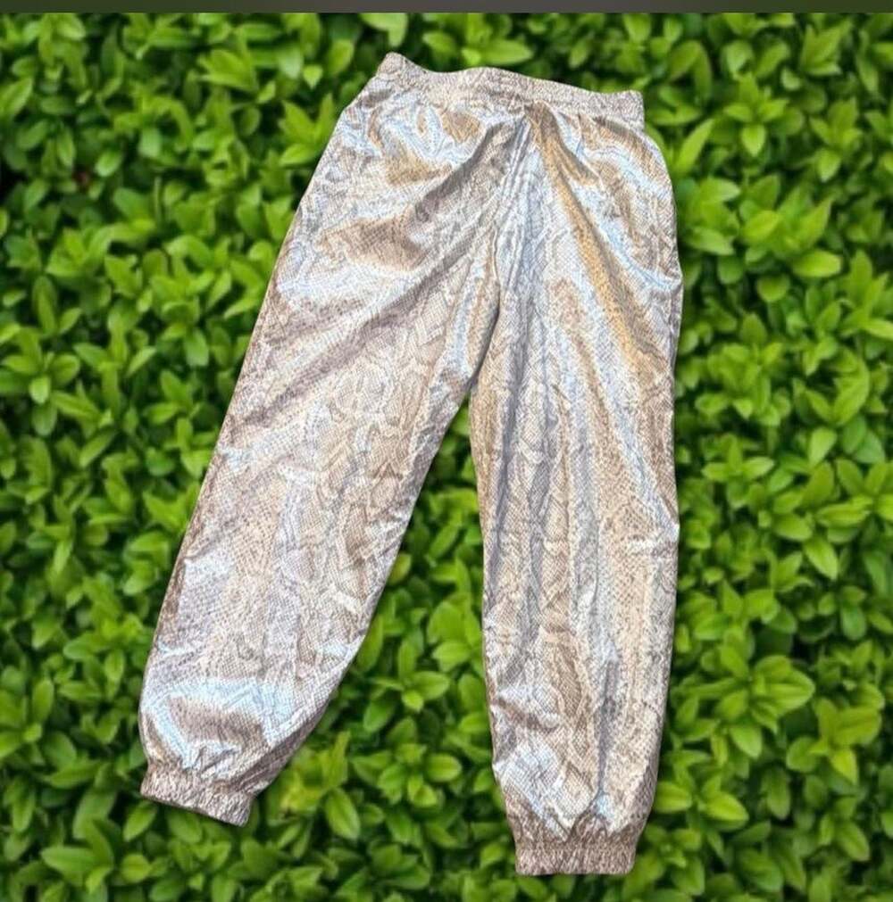 Nike Women's Python Snakeskin Print Woven Jogger Pants CJ6437-100 - Picture 2 of 3